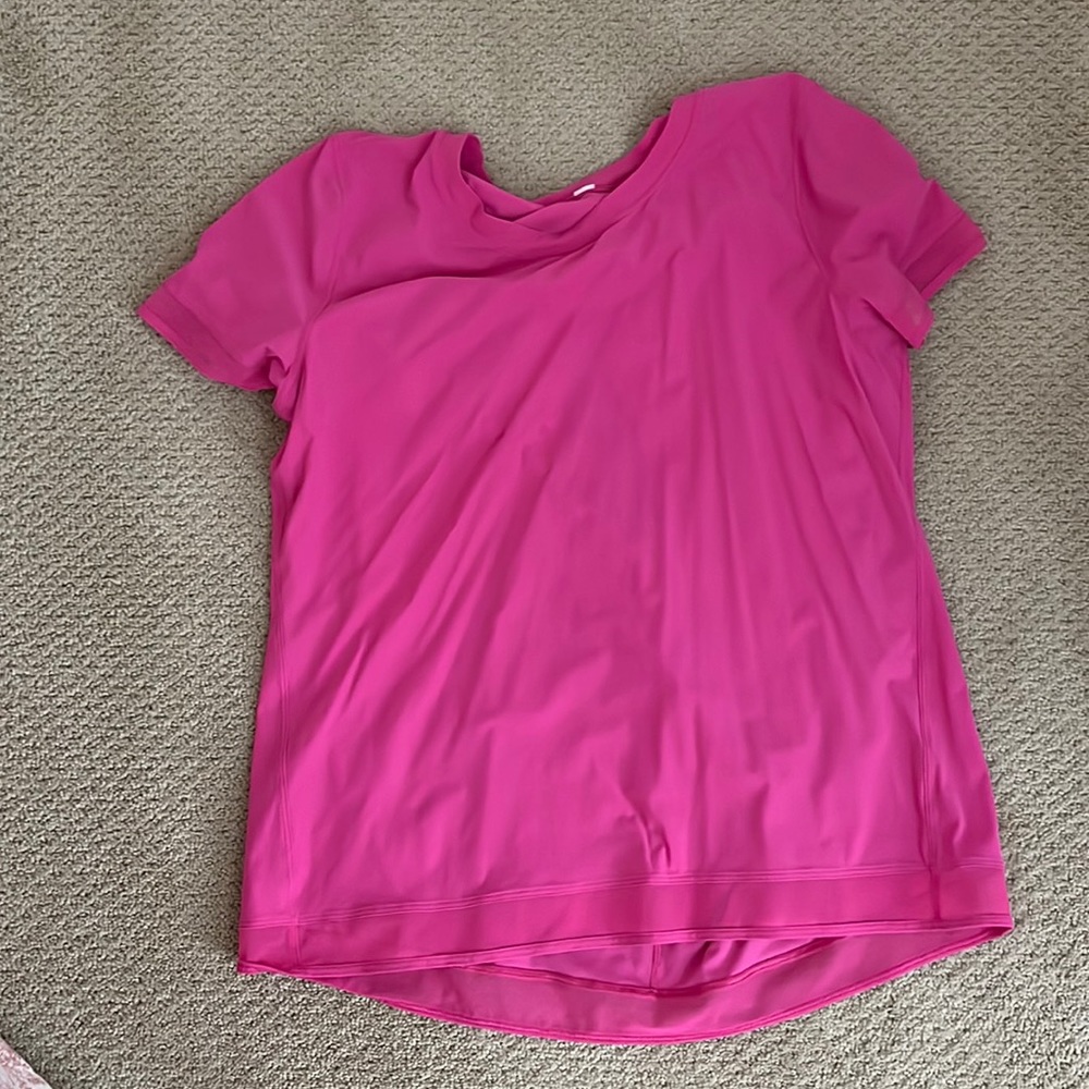lululemon workout top!